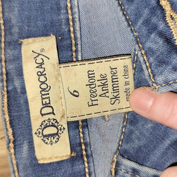 Democracy knee Slit Jeans - Picture 2 of 12